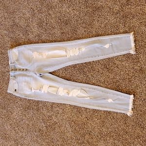 NWT Size 3/25 KanCan light wash distressed jeans